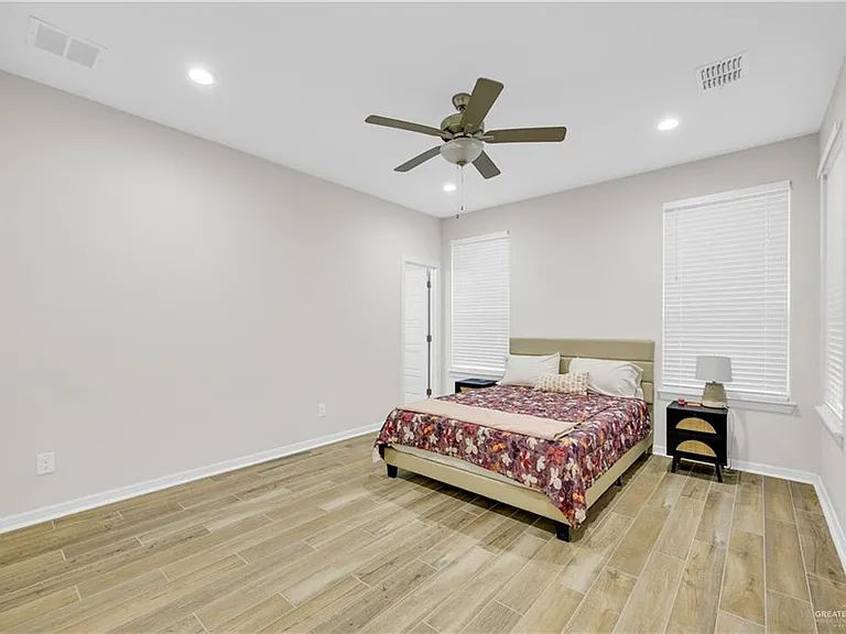 1409 Xavier Ave — Photo 2
