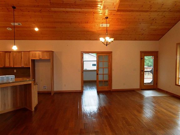 3rd image of 170 Skookum Crescent City Ca