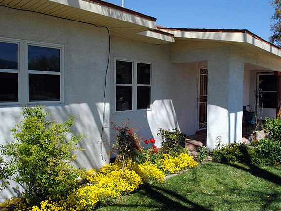 2nd image of 905 Laguayra Dr NE