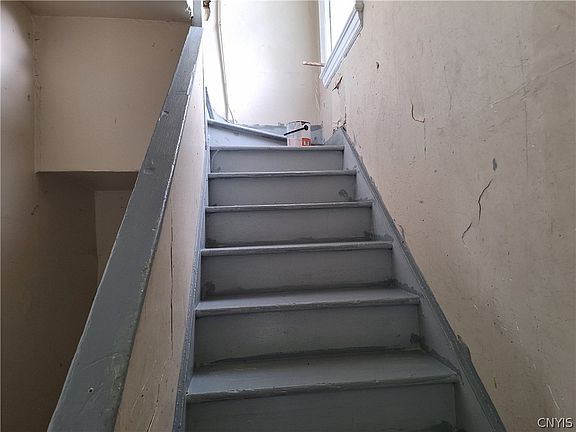 5th image of 1103 Midland Ave #5