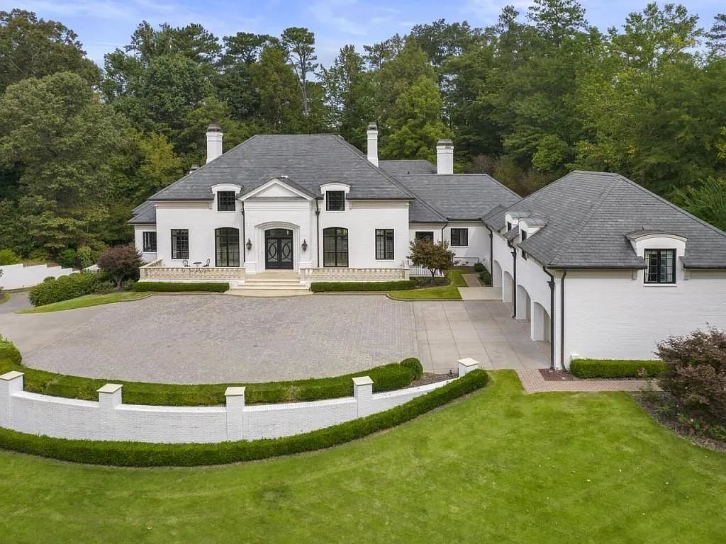 8 bed, 10.0 bath, 9377 sqft, $40,000 — Photo 2