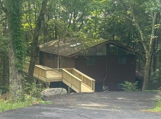 143 Hillside Dr, Hawley, PA 18428