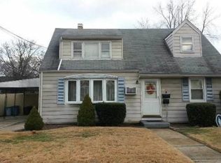 27 Elmwood St, Valley Stream, NY 11581
