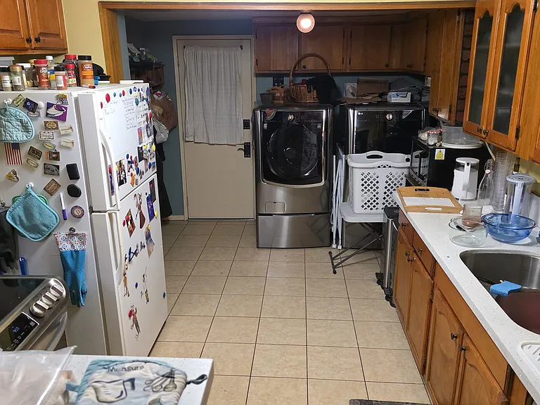 kitchen / pantry / laundry