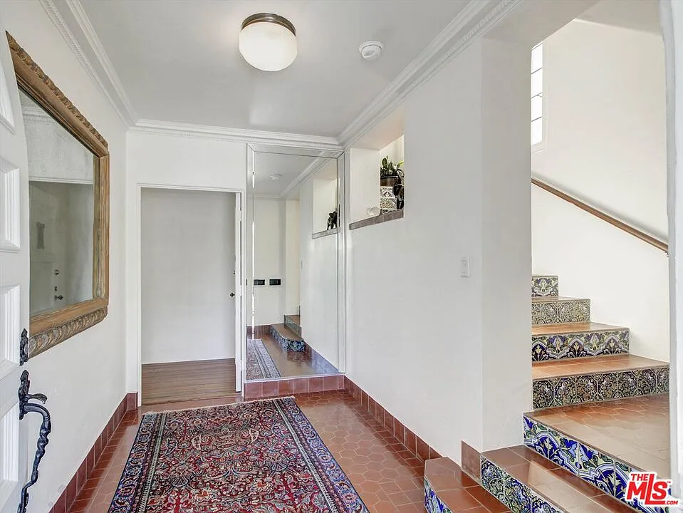 3 bed, 2.0 bath, 2400 sqft, $6,300 — Photo 4