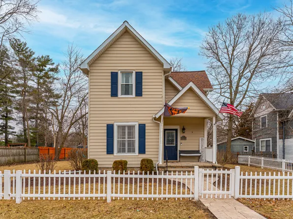 371 S Madison St, Oswego, IL 60543