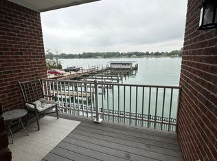 2727 Riverside Dr #2727, Trenton, MI 48183