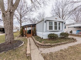 11 Peach St, Olmsted Falls, OH 44138