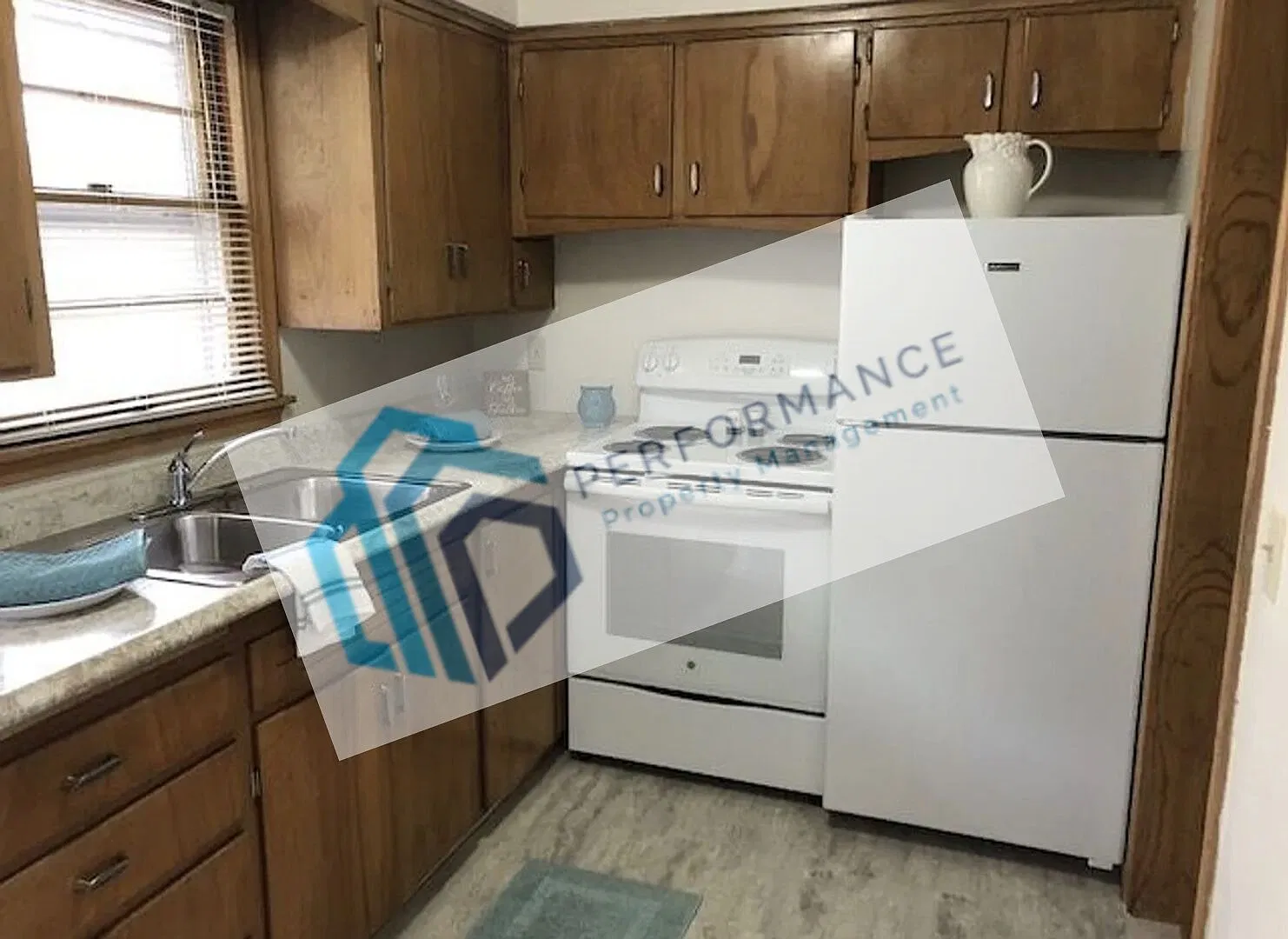 Great Location! 2 Bedroom 1 Bath!! — Photo 3