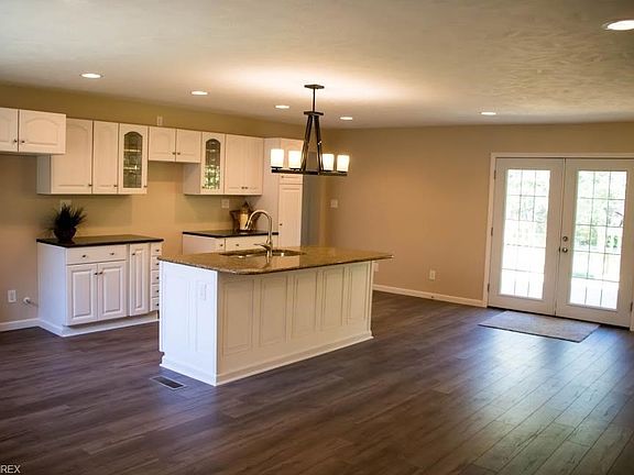Open floor plan kitchen/dining room with granite center island