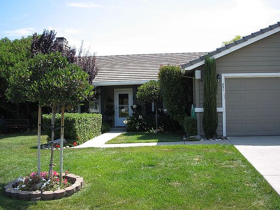 3rd image of 851 Versailles Dr