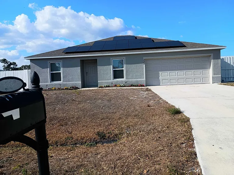 337 SE Starfish Ave — Photo 2
