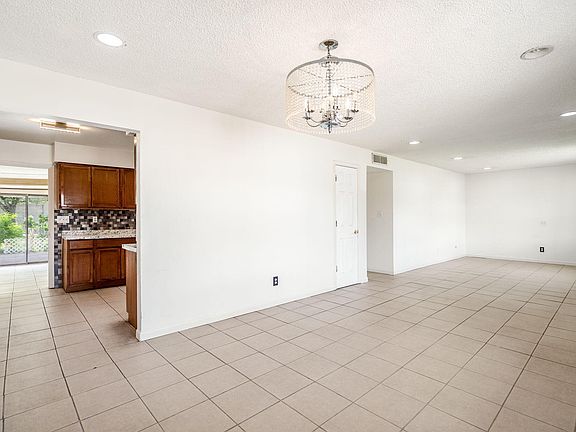 3rd image of 401 Dorothy St NE