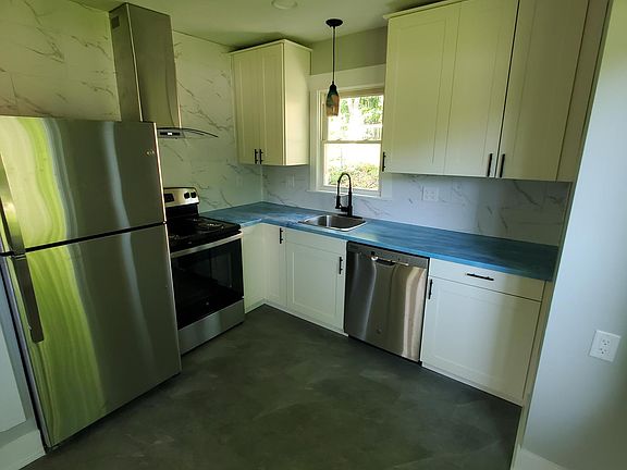 3rd image of 410 Fairfield Ave NW #Ss