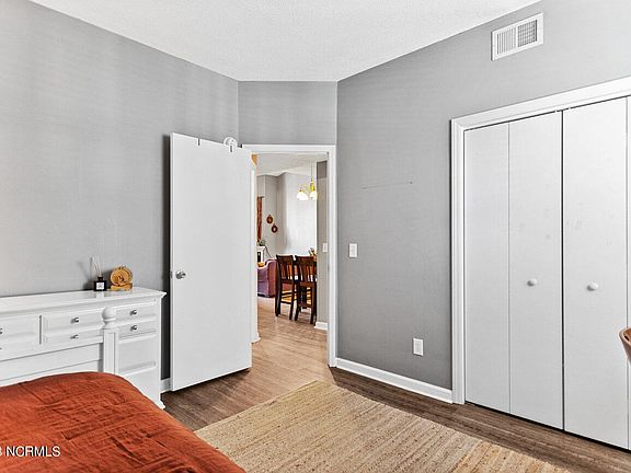 5th image of 4210 Wilshire Blvd APT 301B