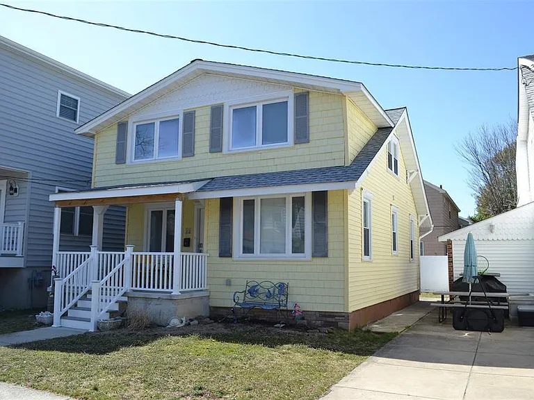 22 N Buffalo Ave — Photo 1