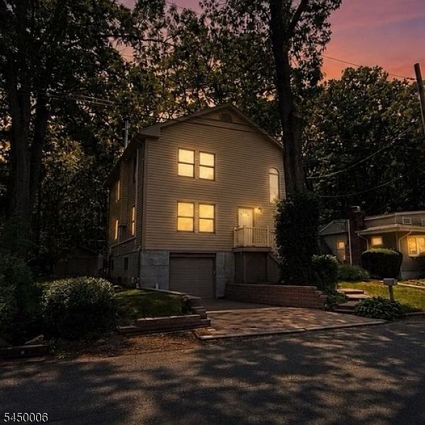1st image of 35 Oakdale Rd