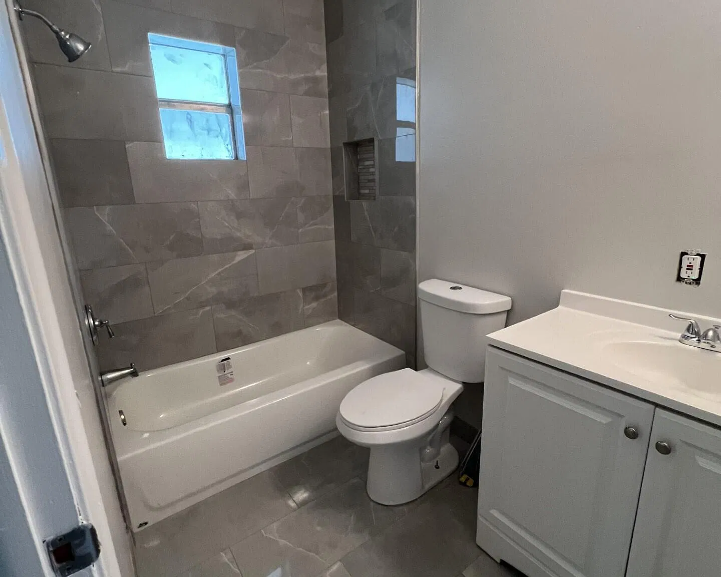 2 bed, 4.0 bath, 1050 sqft, $2,200 — Photo 3