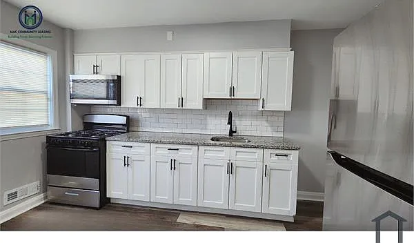 3 bed, $2,495 — Photo 3