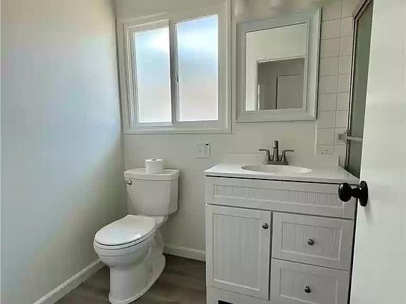 4th image of 13813 S Catalina Ave