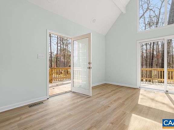 3rd image of 835 Jefferson Dr