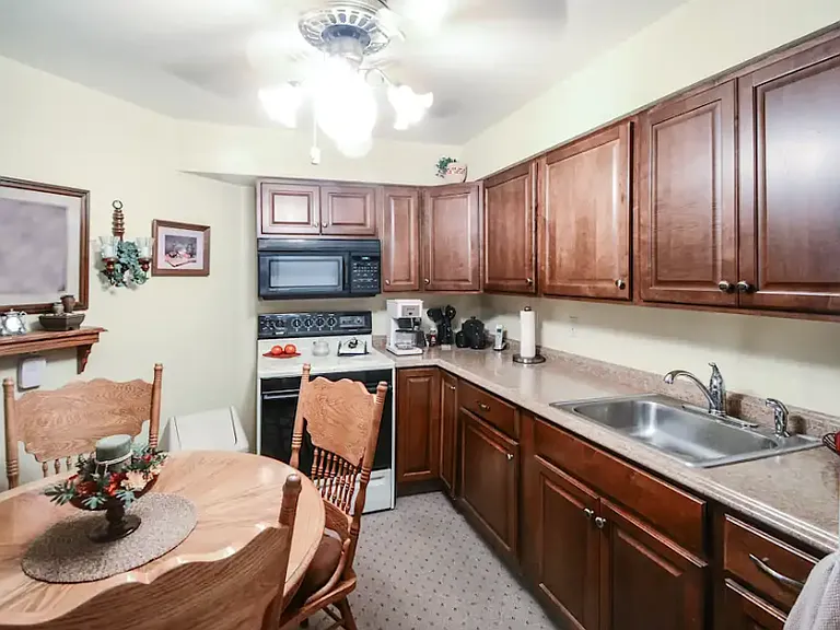 Chalet Apartments — Photo 13