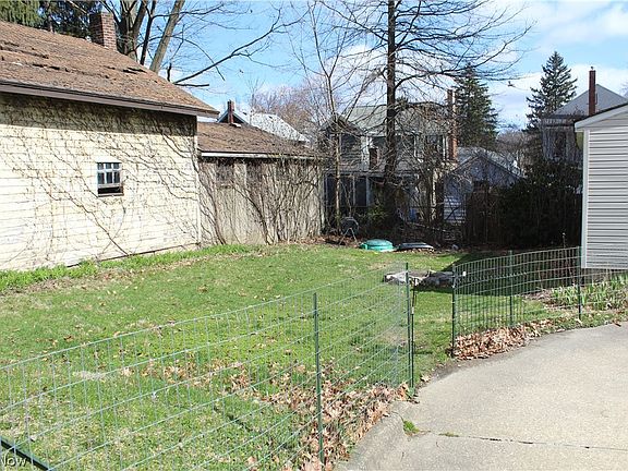 4th image of 2551 Elmwood St