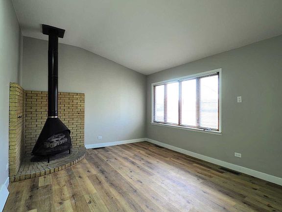 4th image of 1433 Stanley Blvd