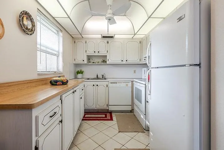 657 Brittany N — Photo 9