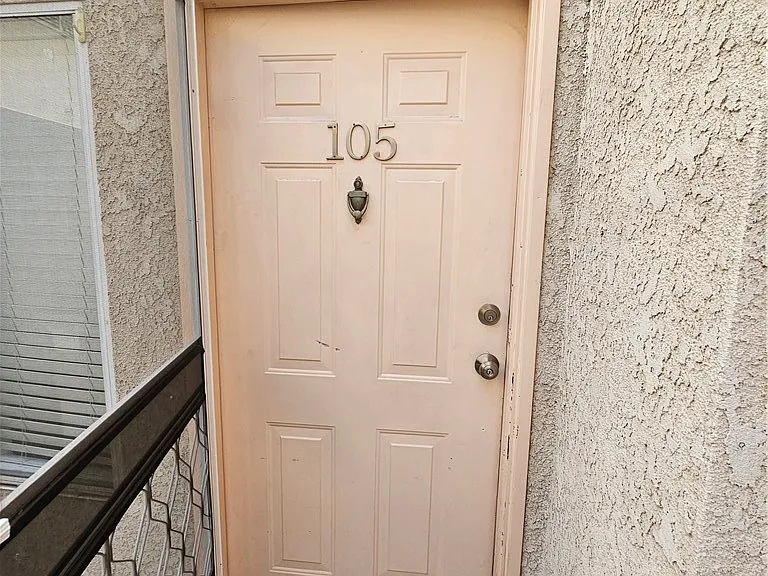 7900 Woodman Ave #105 — Photo 2