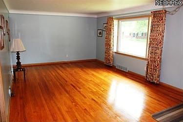 2nd image of 3201 Twin Circle Dr
