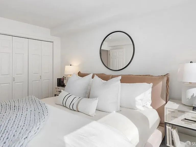 1880 Steiner St #208 — Photo 11