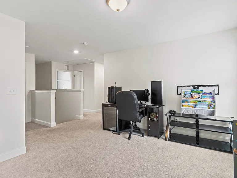 216 Bunting Dr — Photo 33