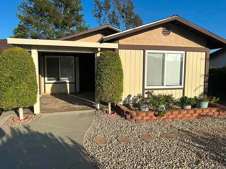 1404 Highridge Dr — Photo 2
