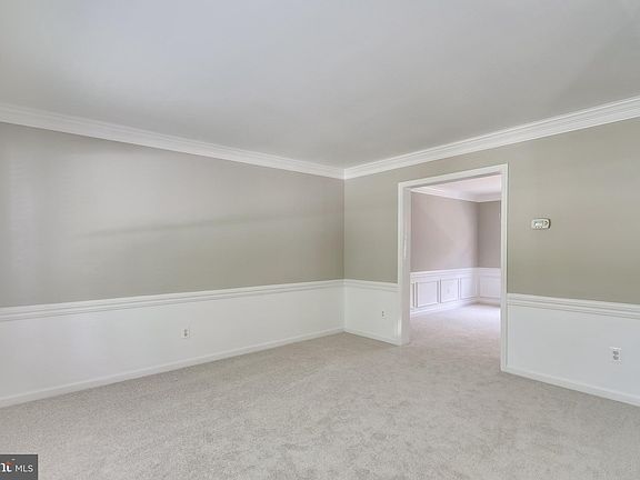 3rd image of 635 Dunkeld Ct