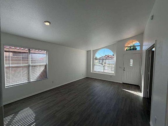 2nd image of 6924 E Lakeview Ave