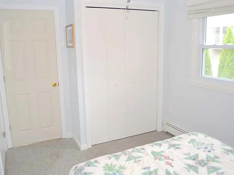 20 Burbank Ave — Photo 11