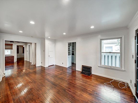 3rd image of 911 21st St APT A