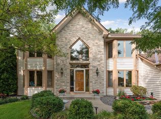 310 Wyndham Cir W, New Brighton, MN 55112
