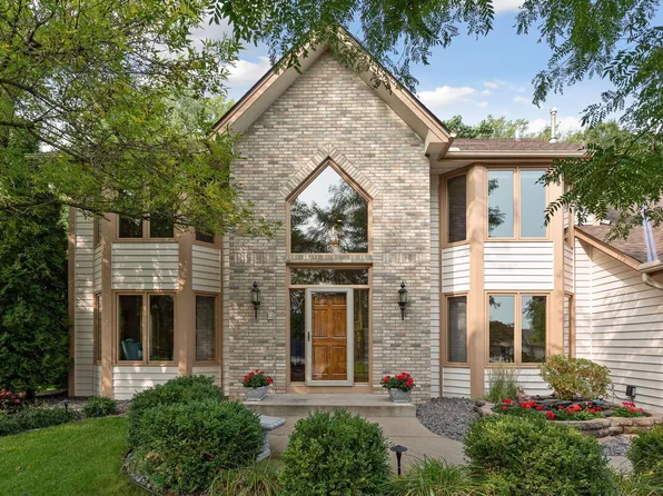 310 Wyndham Cir W, New Brighton, MN 55112