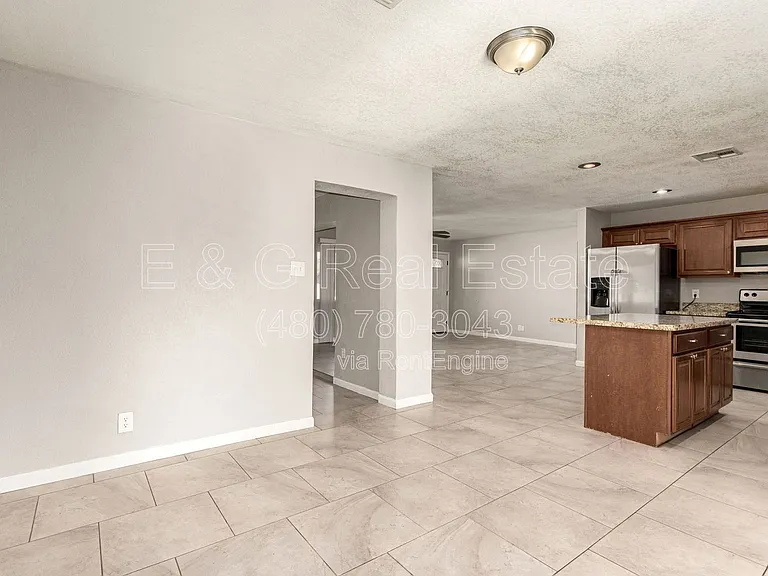 1708 N Daffodil St — Photo 12