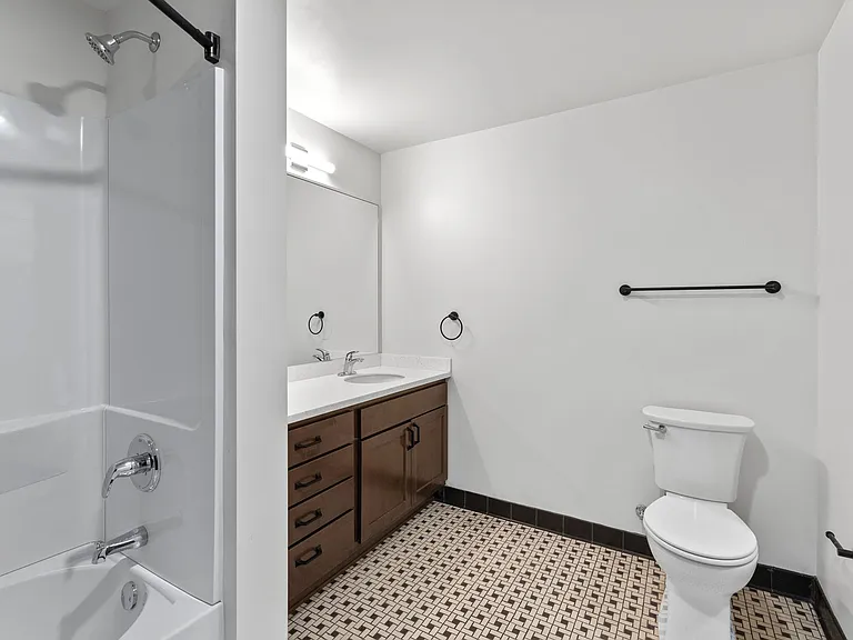 Concordia 27 Apartments - Free 1G Internet & Parking — Photo 7