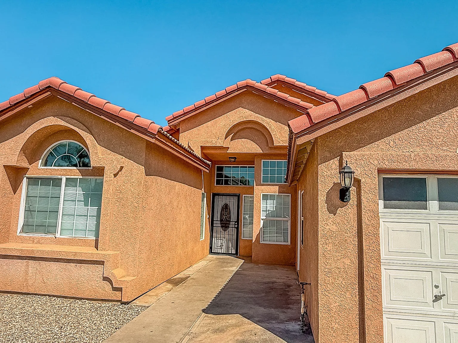 4 bed, 1877 sqft, $2,250 — Photo 2