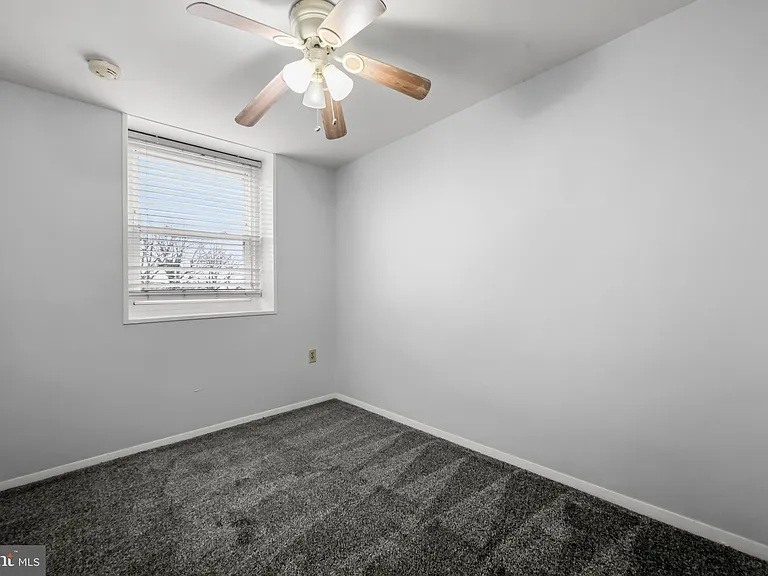 1610 Wentworth Ave — Photo 20