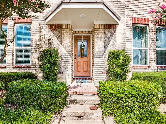3rd image of 206 Lily Ln