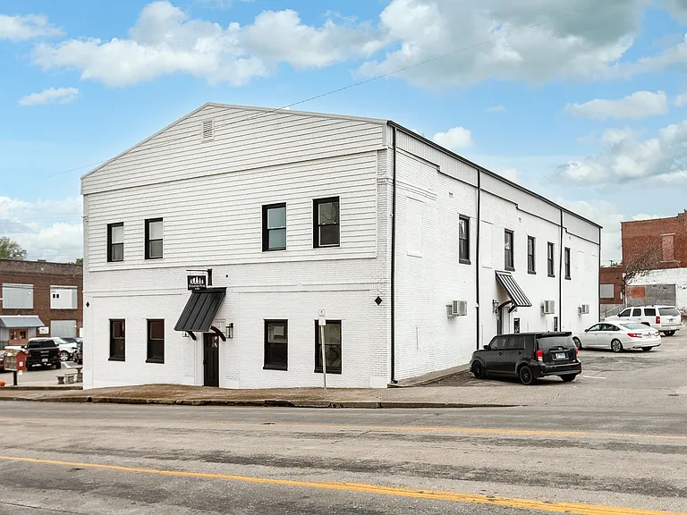 105 E Poplar St #A — Photo 15