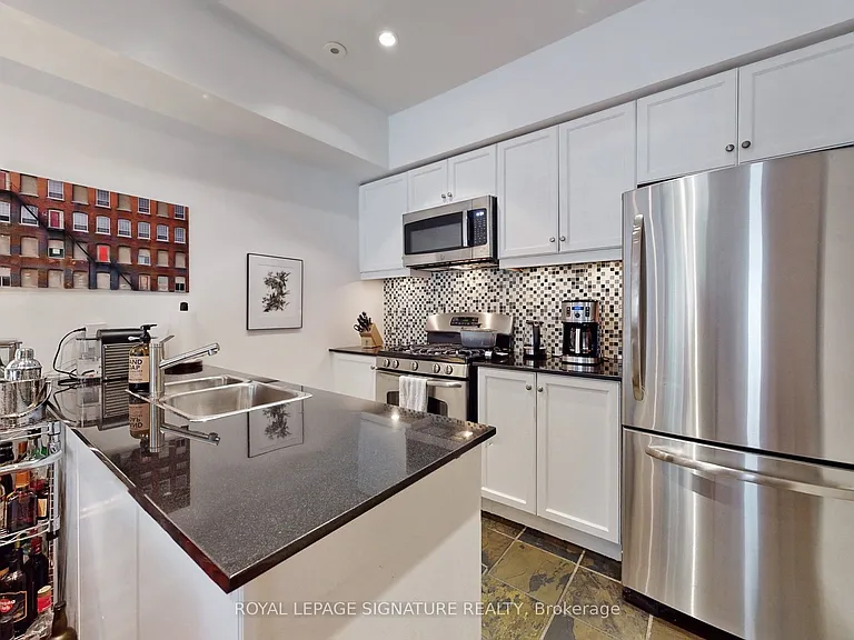 6 Wellesley Pl #42 — Photo 4
