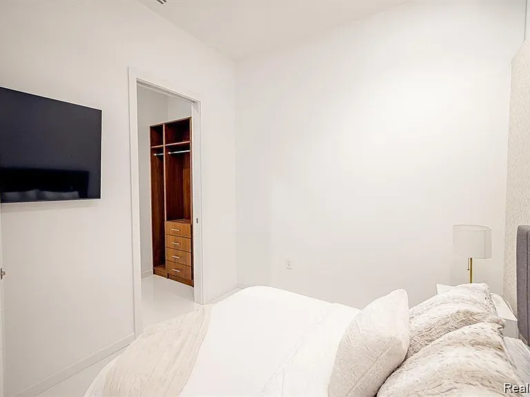 400 S Old Woodward Ave #207 — Photo 15