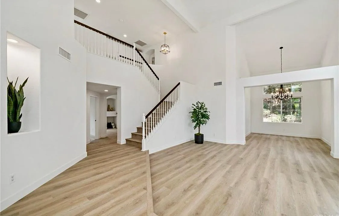 42012 Dahlia Way — Photo 2