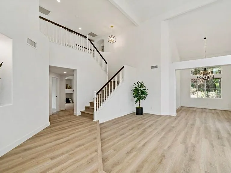 42012 Dahlia Way — Photo 2